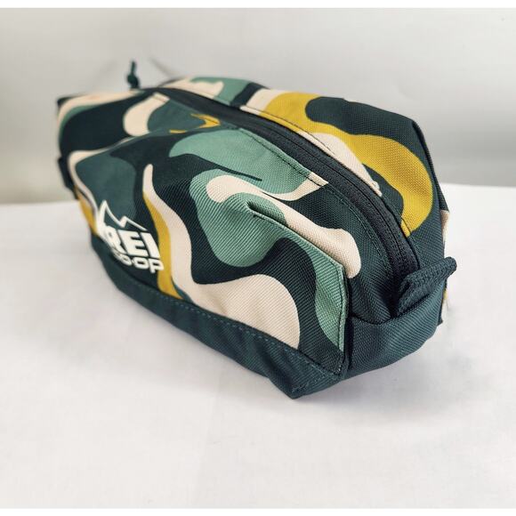 REI Co-op Roadtripper Pod Small Toiletry Kit Travel Organizer Bag Camouflage - Picture 2 of 11
